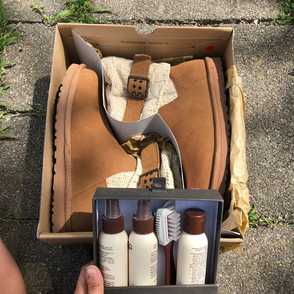 Ugh boots size 9 only worn twice